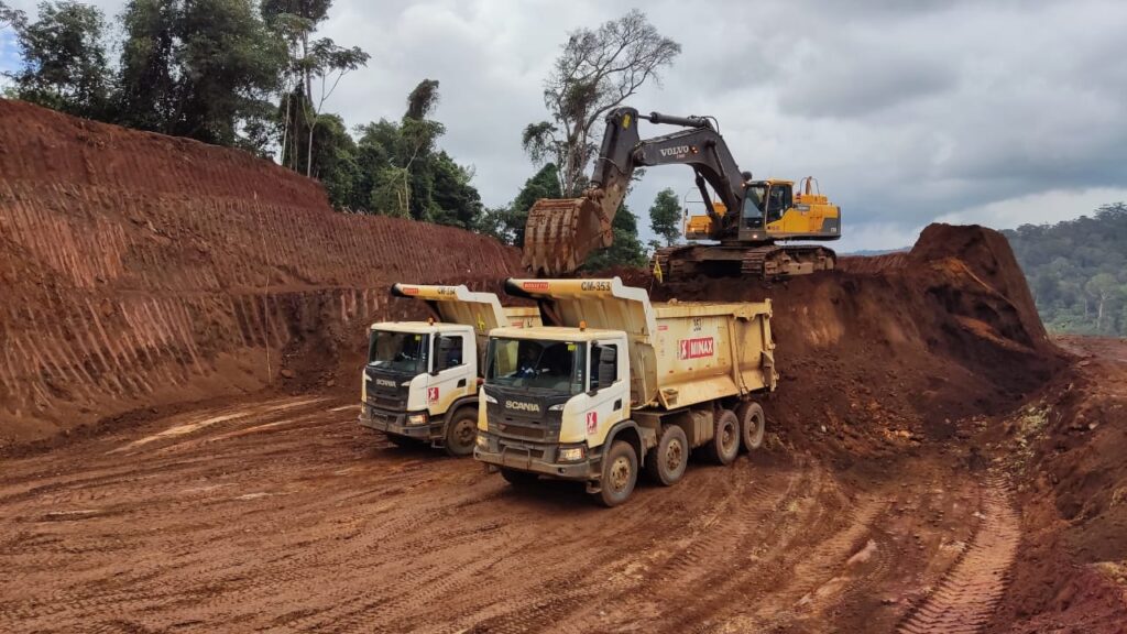 Escavadeira 75 toneladas: eficiência, potência e durabilidade para grandes obras
