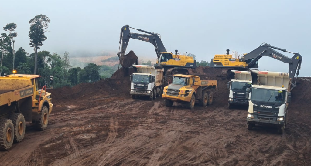 Escavadeira 75 toneladas: eficiência, potência e durabilidade para grandes obras