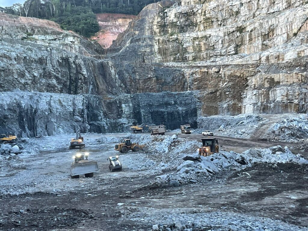 Pá carregadeira: aplicações em obras e mineração